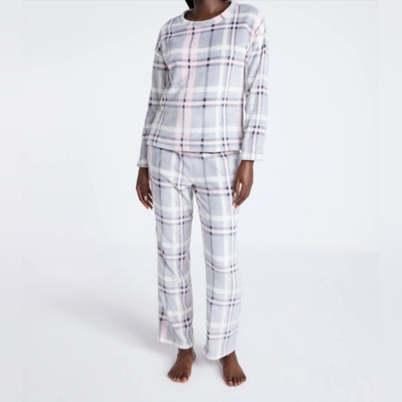 Pink and Gray Plaid Blanket - Picture 6 of 6